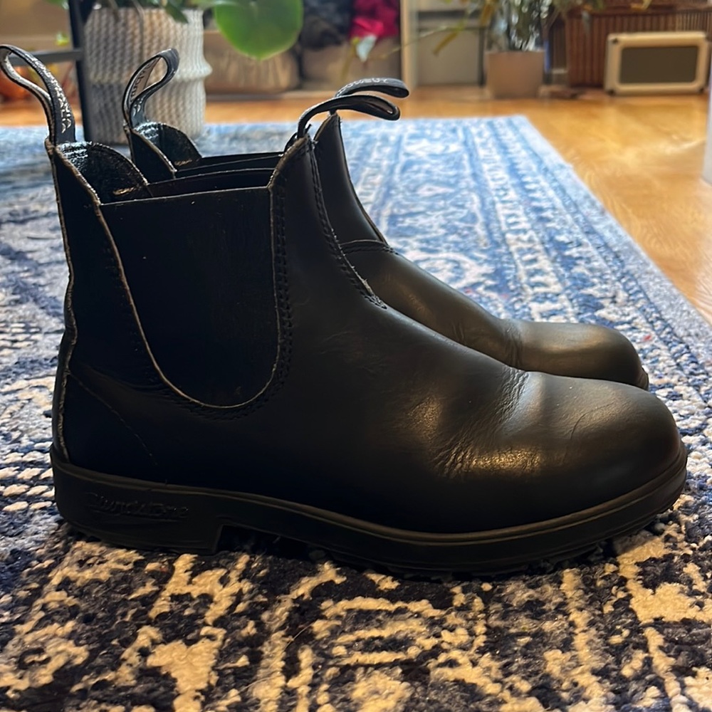 Blundstone Black boots -used gently